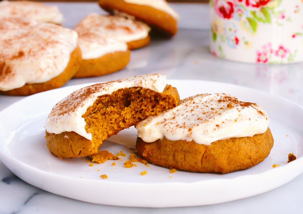 Melt-in-your-mouth Pumpkin Cookies - Classic pumpkin cookies get a sweet upgrade with Baileys cream cheese frosting! | ButtercreamBlondie.com