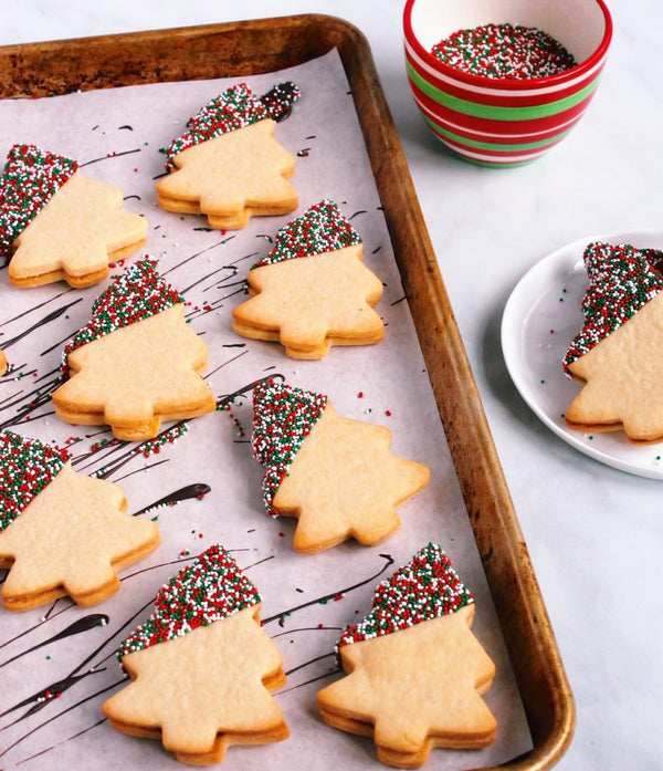 Sweet, festive, boozy - does it get any better? Homemade mint milanos with Baileys Irish cream are the best cookies of the holiday season.
